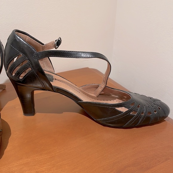 Clarks Black Heels - Picture 2 of 4